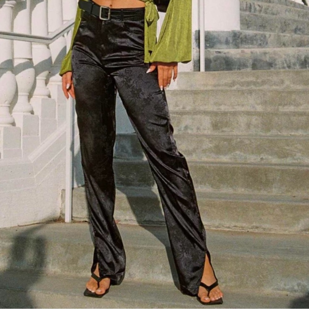 *NWT* Lioness Floral Black Pants